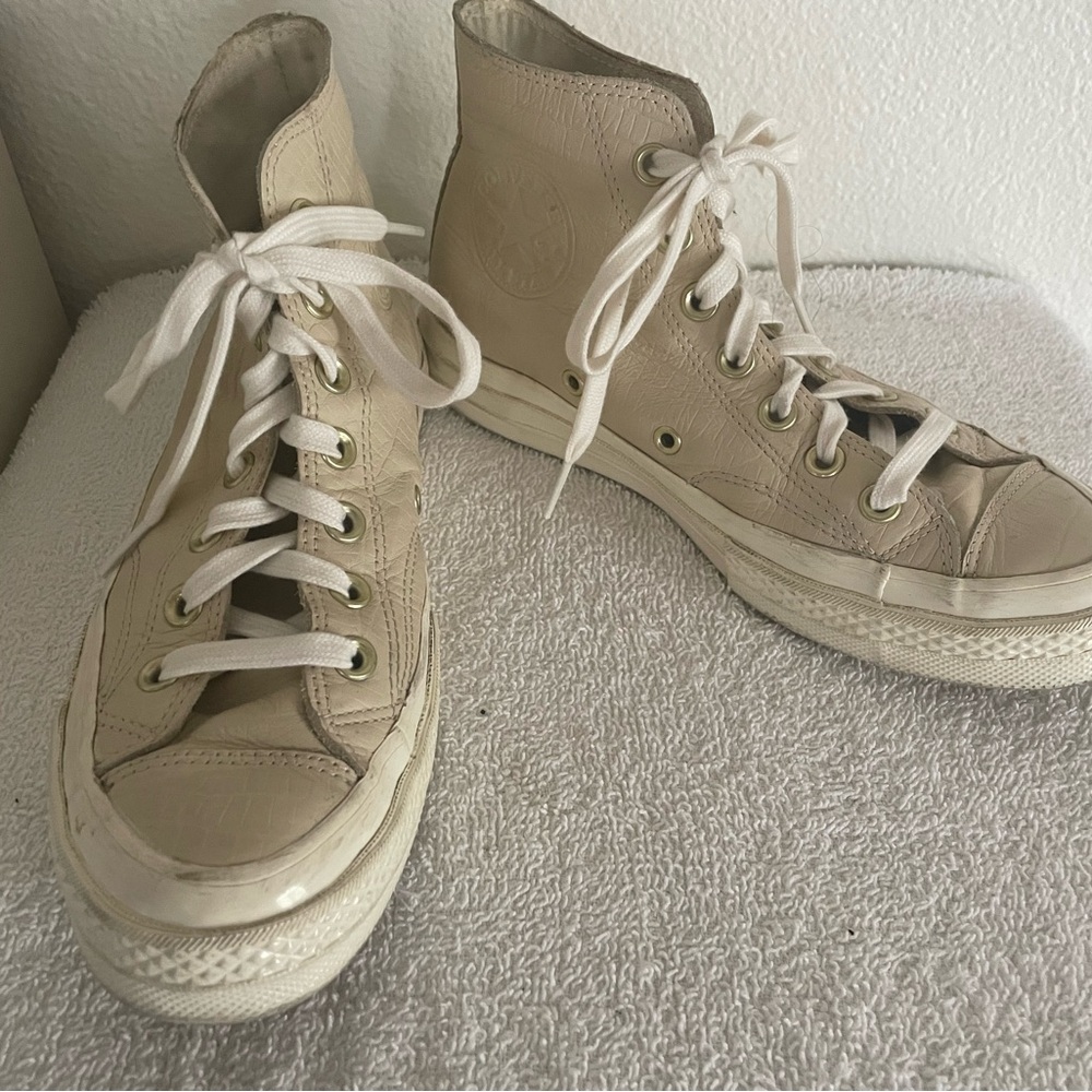 Chuck Taylor Converse Genuine leather All Star High Top Sneakers Womens Ivory